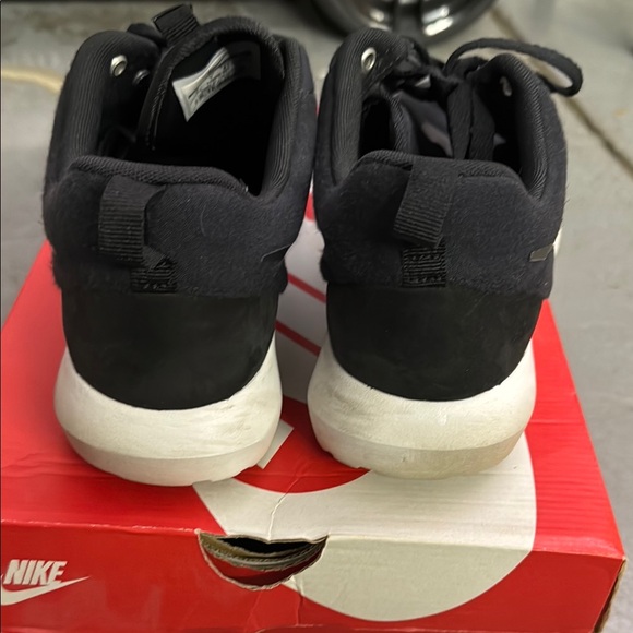 Nike Black Roshe NM - Picture 4 of 7